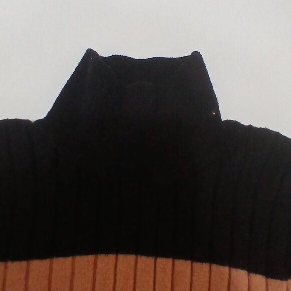 Sweater - Picture 4 of 4